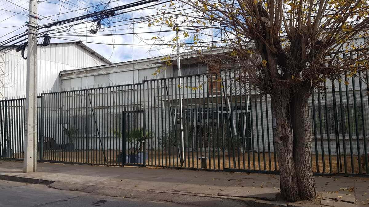 SE ARRIENDA AMPLIA PROPIEDAD de 8 Ambientes 5 Baños. En San Felipe. Para uso comercial o habitacional.