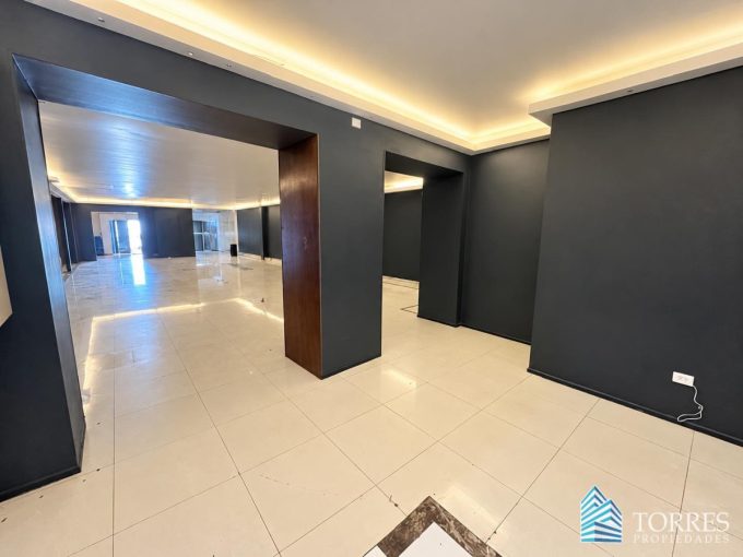 EN VENTA GRAN LOCAL COMERCIAL 653 m² – CENTRO DE SAN FELIPE (ARRIENDO SÓLO CON COMPROMISO DE VENTA) 23